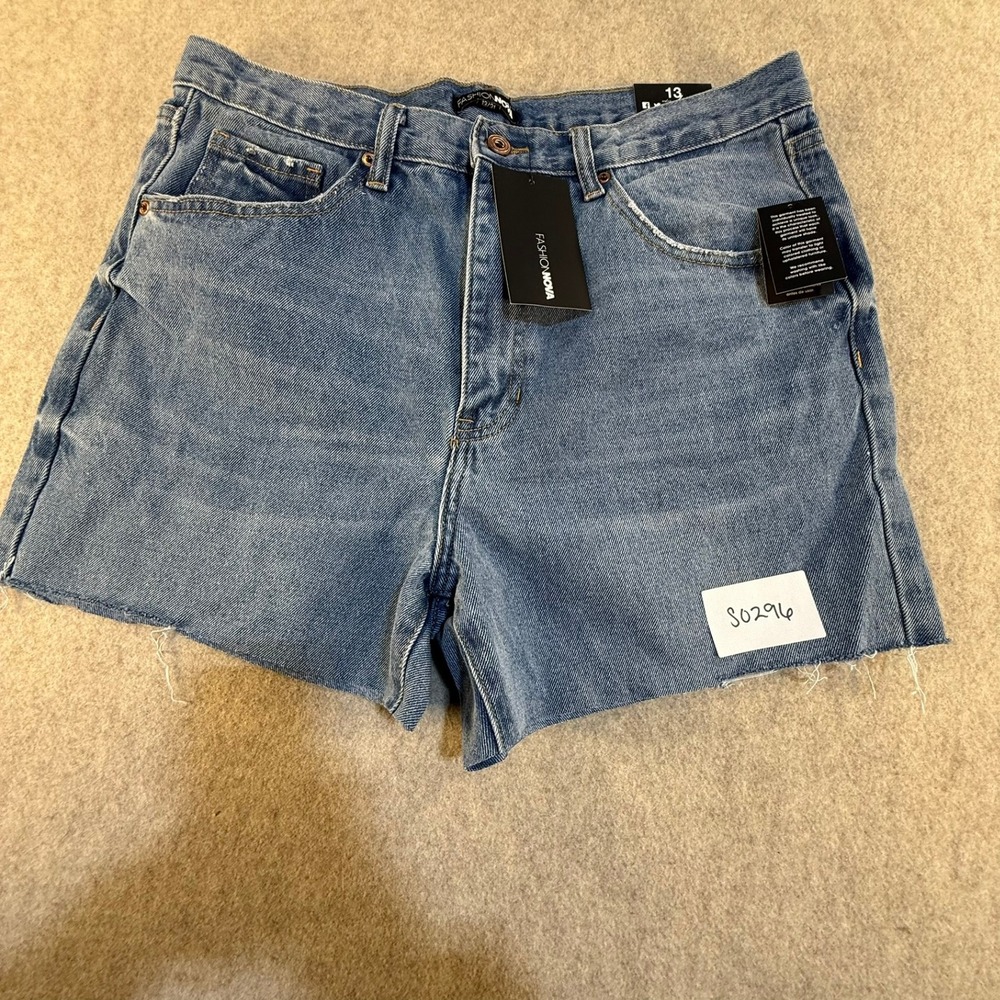 Fashion Nova High Waisted Cut Off Denim Shorts Medium Wash Blue Womens Size 13
